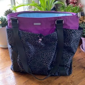 Large tote w/ side pockets